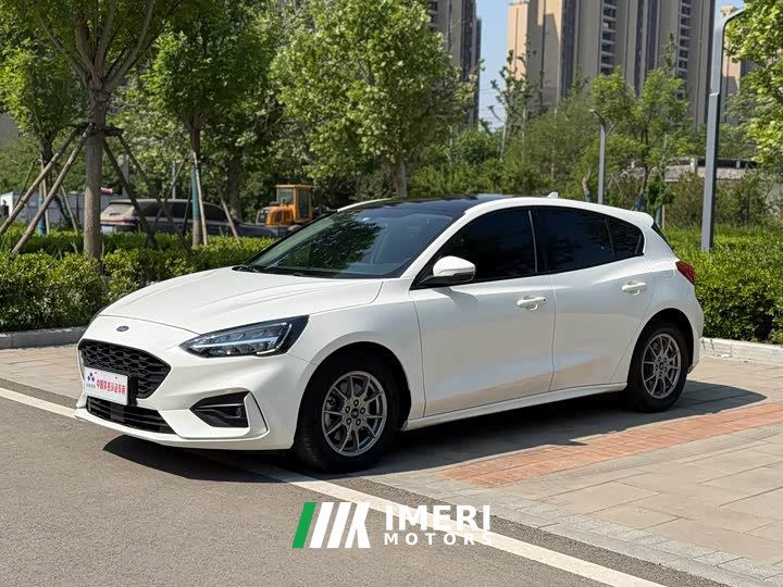 Ford Focus Hatchback EcoBoost 180 Automatic NeochaEDGE