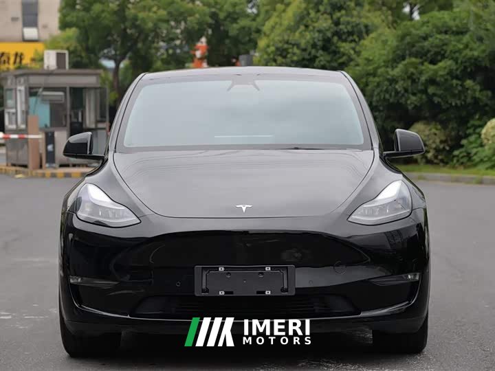 Tesla Model Y long-range all-wheel drive version