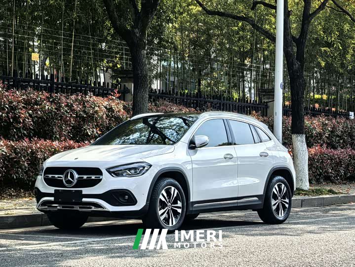 Mercedes-Benz GLA 220