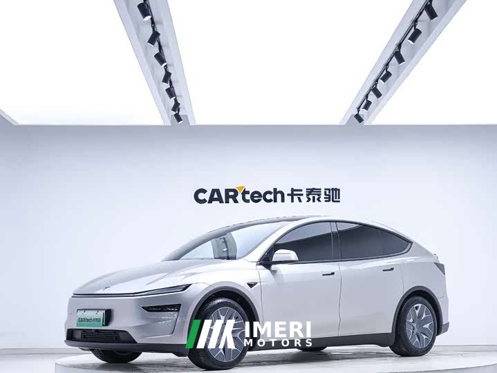 Tesla Model Y L 2025 long-range all-wheel drive version