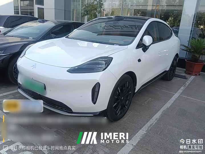 Lynk & Co Hyper HT 825 Max
