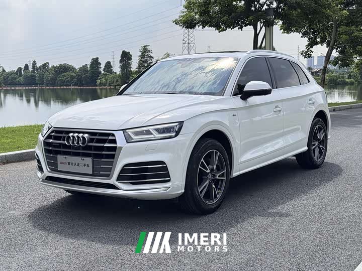 Audi Q5L 2020 40 TFSI enjoys fashionable style