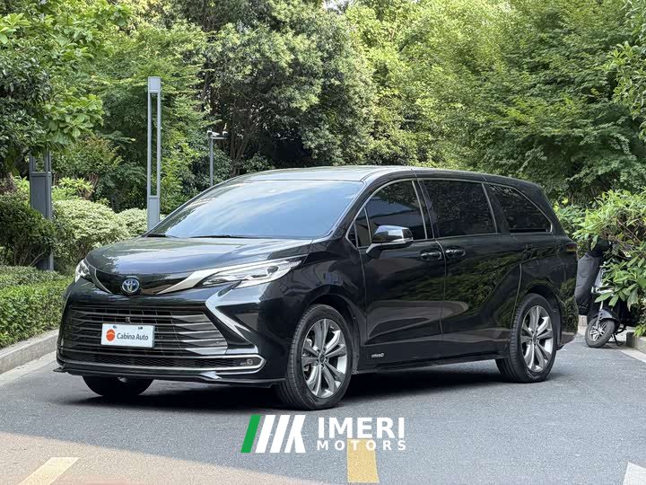 Toyota SIENNA 2.5L Hybrid Premium Edition