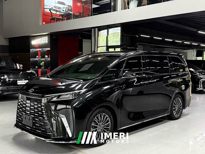Lexus LM 2023 500h six-seater premium version