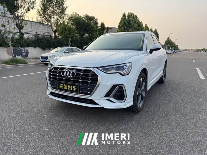 Audi Q3 35 TFSI Fashionable and Dynamic (1.4T)
