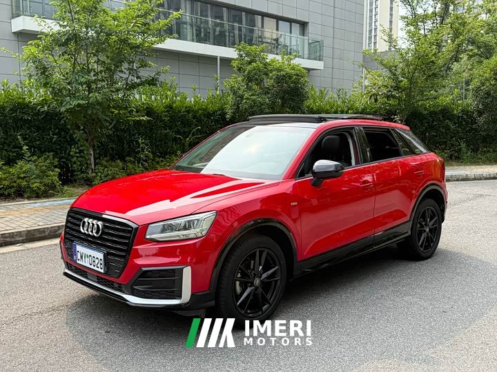 Audi Q2L 35 TFSI aggressive dynamic