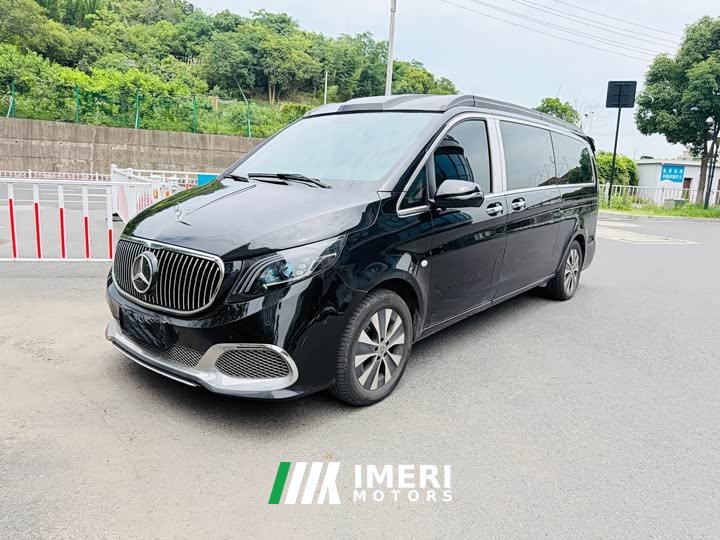 Mercedes-Benz Vito 2023 2.0T Business Edition 7 seats