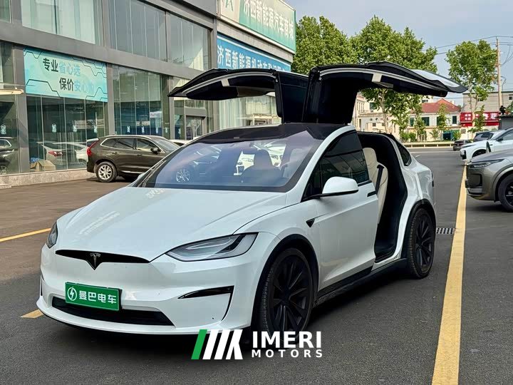 Tesla Model X 2023 tri-motor all-wheel drive Plaid version
