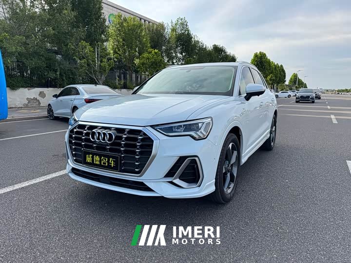 Audi Q3 35 TFSI Fashionable and Dynamic (1.4T)