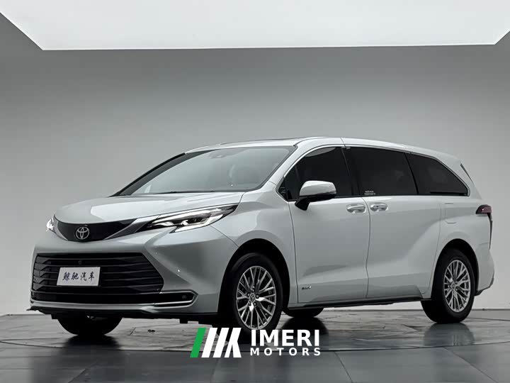 Toyota SIENNA 2.5L hybrid four-wheel drive premium version