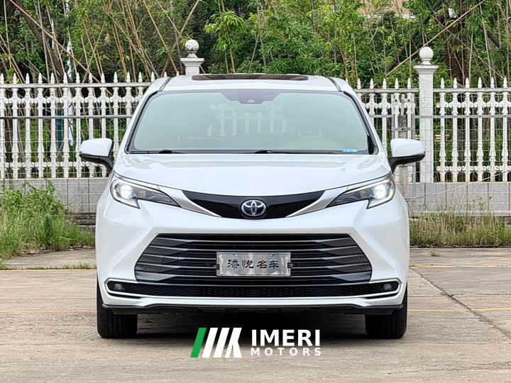 Toyota SIENNA 2.5L Hybrid Premium Edition