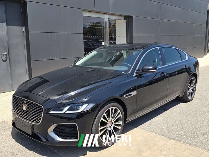 Jaguar XFL 2.0T P250 two-wheel drive exclusive luxury version
