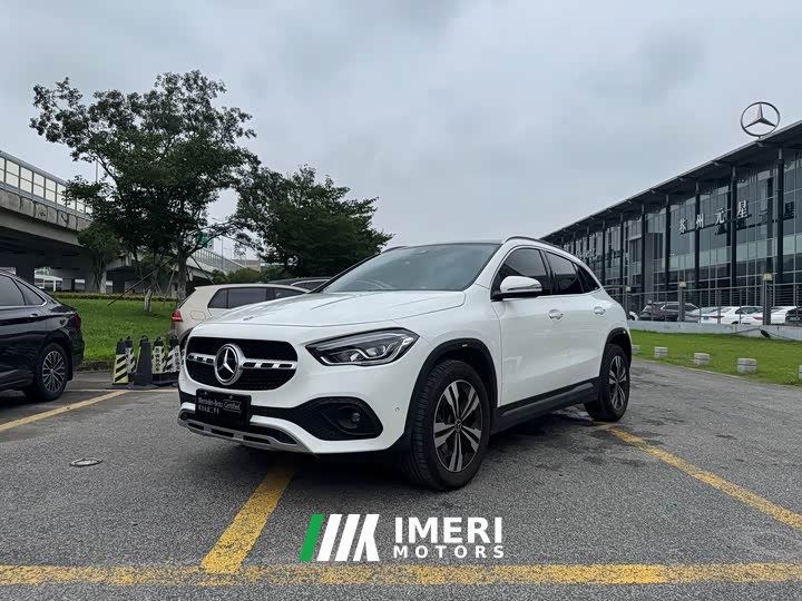 Mercedes-Benz GLA 220