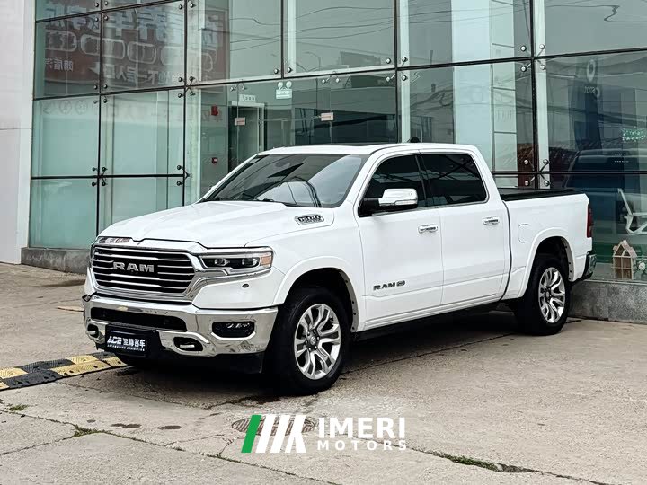 RAM Trucks 2022 5.7L US version