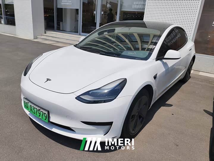 Tesla Model 3 rear-wheel drive version