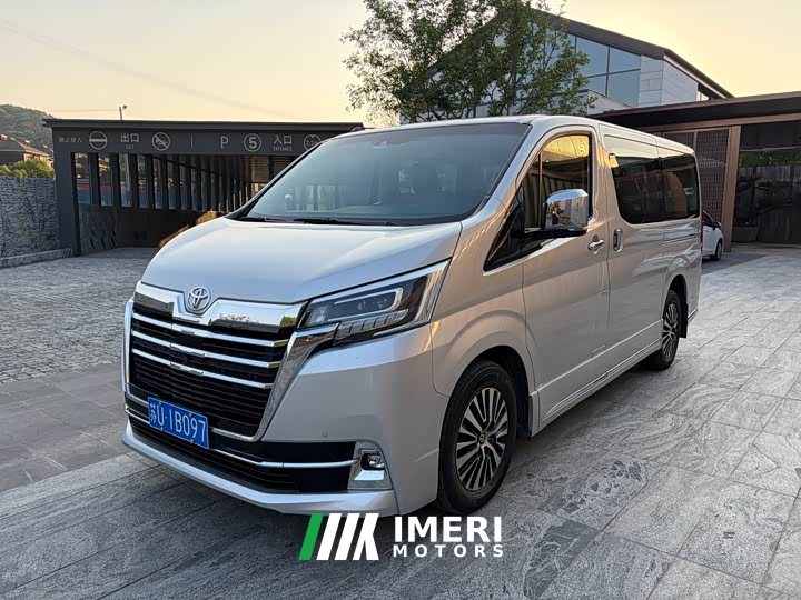 Toyota Granvia 2023 2.8T Diesel Middle East Edition