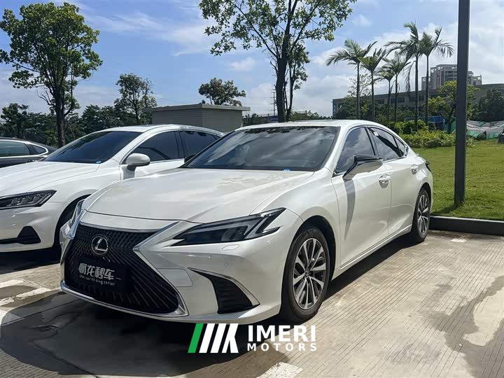Lexus ES 300h Premium Edition