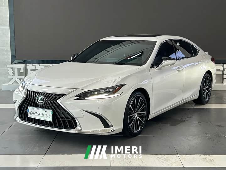 Lexus ES 2022 300h Luxury Edition