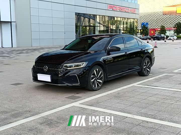 Volkswagen Passat 330TSI Deluxe Edition