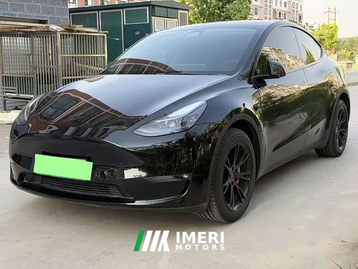 Tesla Model Y long-range all-wheel drive version