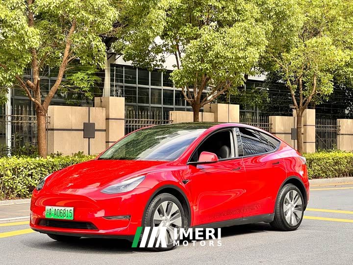 Tesla Model Y long-range all-wheel drive version