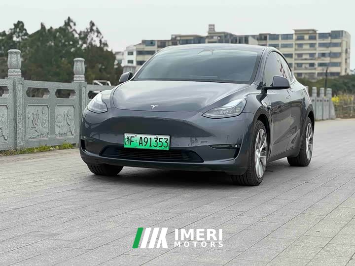 Tesla Model Y long-range all-wheel drive version 3D7