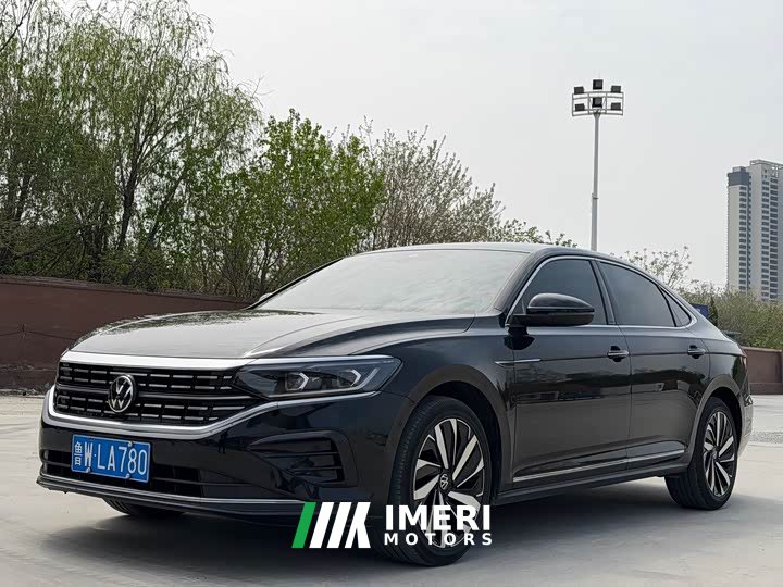 Volkswagen Passat 330TSI Deluxe Edition