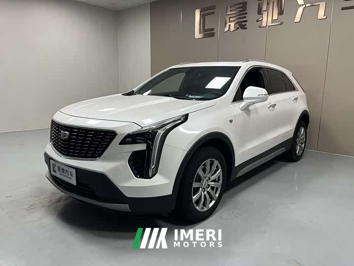 Cadillac XT4 28T two-wheel drive leading