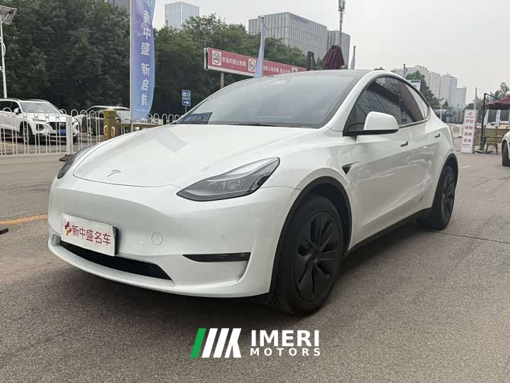 Tesla Model Y long-range all-wheel drive version