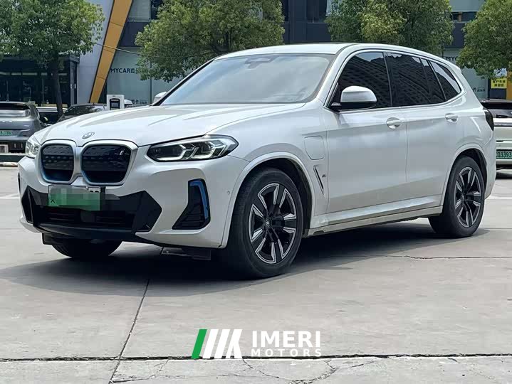 BMW iX3 leading