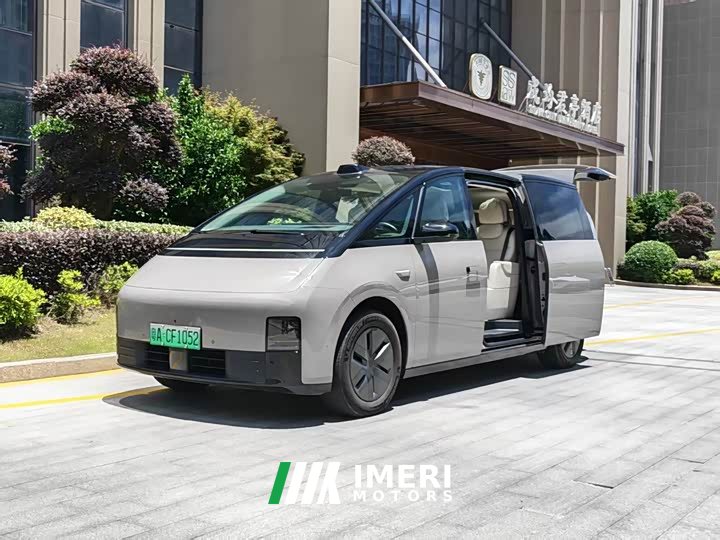 Li Auto Ideal MEGA Ultra