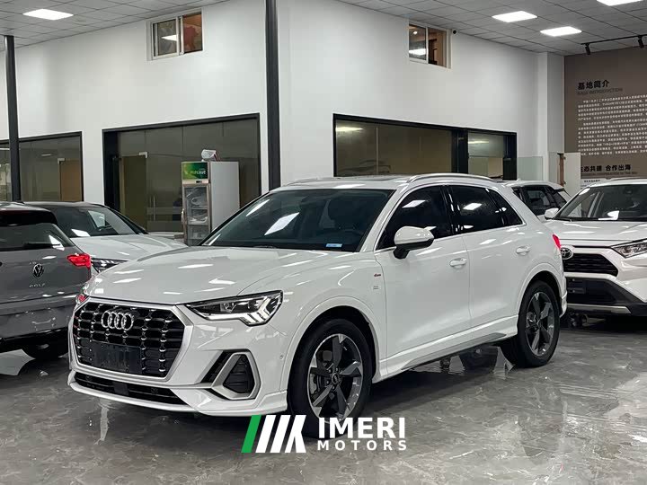 Audi Q3 35 TFSI Fashionable and Dynamic