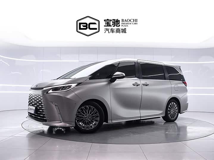 Lexus LM 2023 500h six-seater premium version