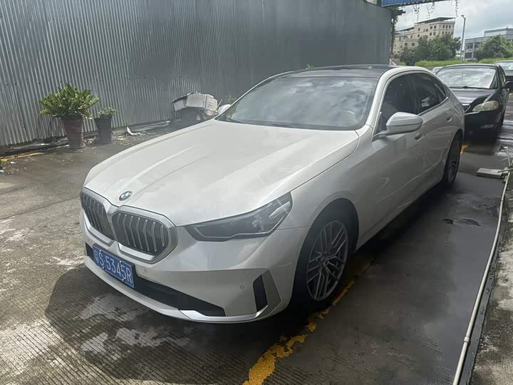 BMW 5 Series 2024 525Li M Sports Package