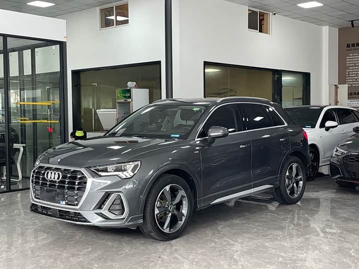 Audi Q3 2022 35 TFSI Fashionable and Dynamic
