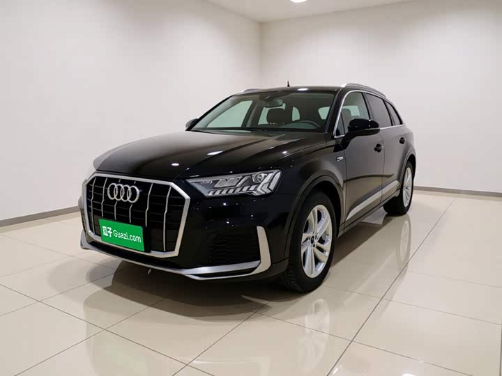 Audi Q7 2023 45 TFSI quattro S line sports