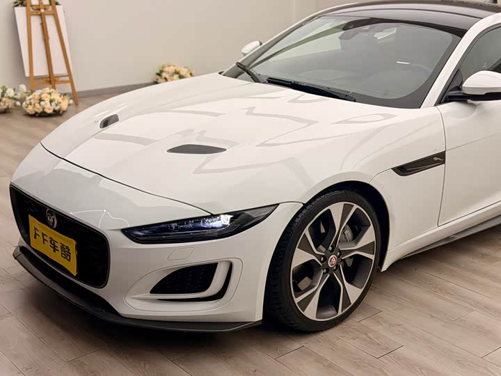 Jaguar F-TYPE 2022 P300 hardtop version R-DYNAMIC BLACK