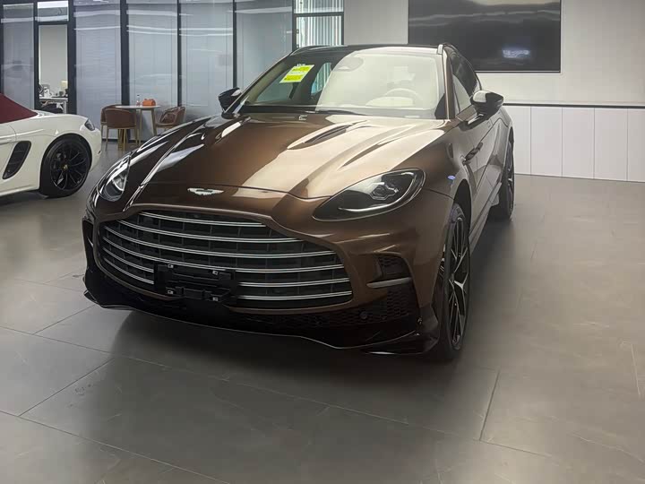 Aston Martin DBX 2025 4.0T V8 707