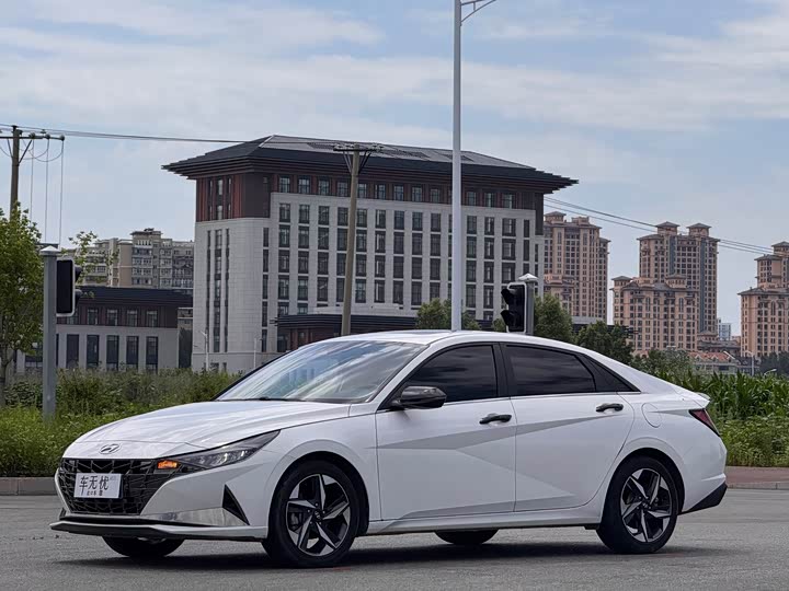 Elantra 2022 240TGDi DCT LUX Premium Edition