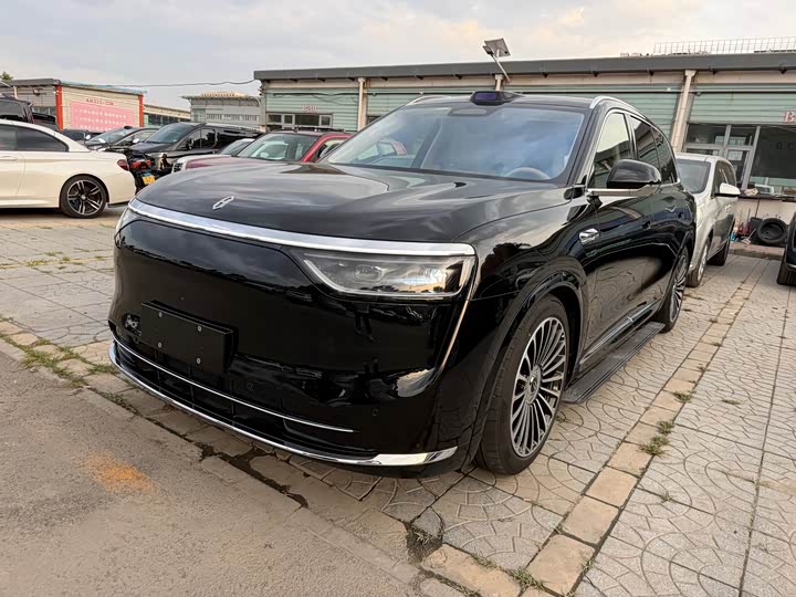 Wenjie M8 2025 extended range Ultra version 53.4kWh 6-seater version (192-line lidar)