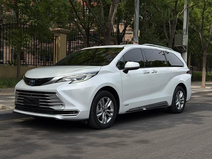 SIENNA 2021 2.5L Hybrid Platinum Edition