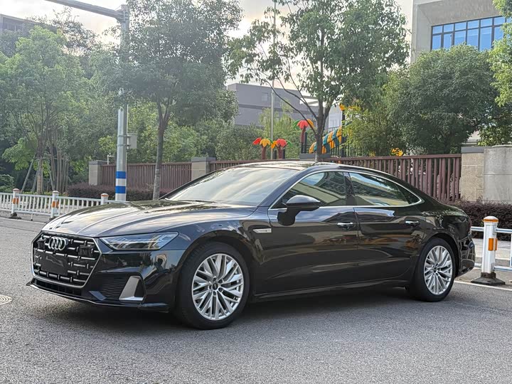 Audi A7L 2024 45TFSI S-line Dream Building Liquid Crystal Package