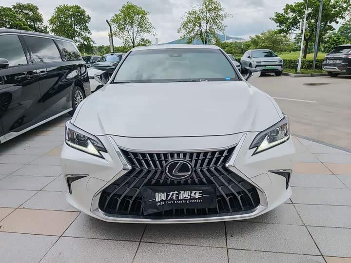 Lexus ES 2024 200 Premium Edition