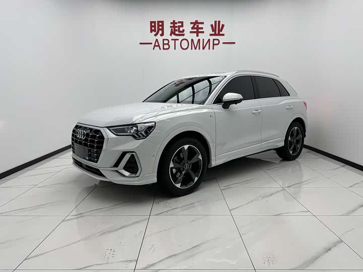 Audi Q3 2022 35 TFSI Fashionable and Dynamic