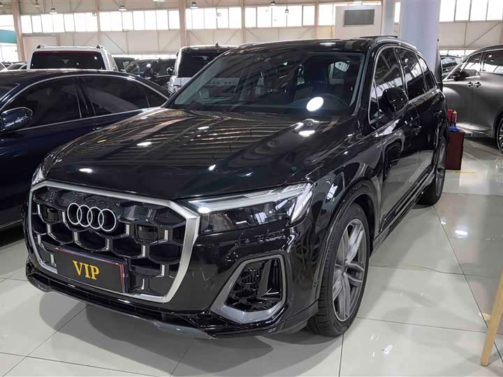 Audi Q7 2023 model 55 TFSI quattro S premium type 
