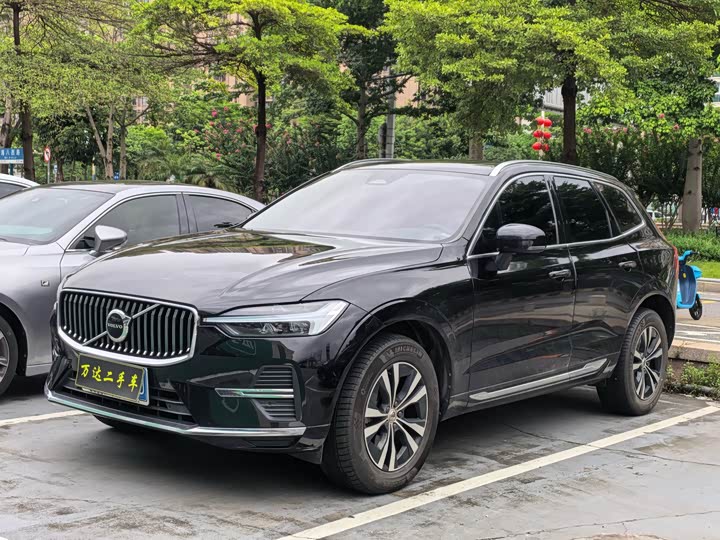 Volvo XC60 2023 model B5 four-wheel drive Zhiyi luxury version