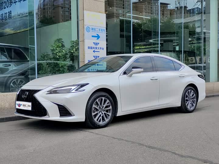 Lexus ES 2024 200 Premium Edition