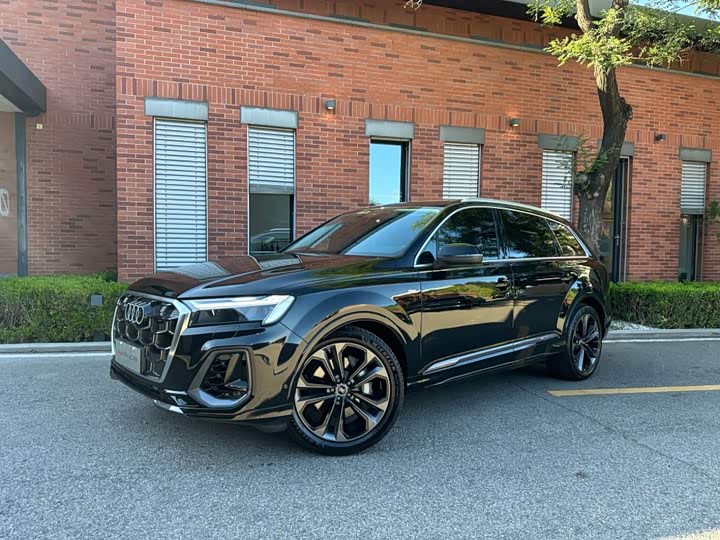Audi Q7 2026 55 TFSI quattro S line sports
