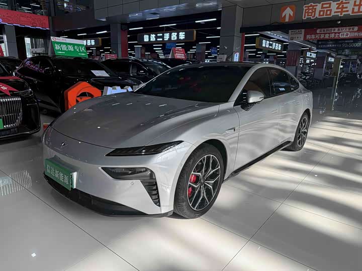 eπ007 2025 BEV 565 AWD Max Pilot Edition