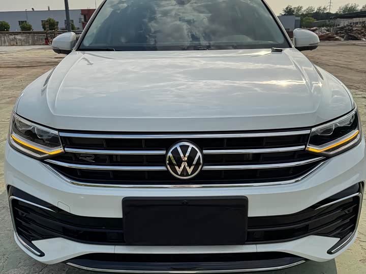 Tiguan L 2022 330TSI automatic two-wheel drive comfort version